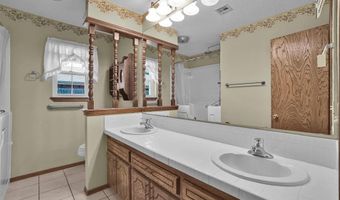 801 Cambridge Dr, Altus, OK 73521