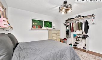 424 Clubhouse Dr, Banner Elk, NC 28604