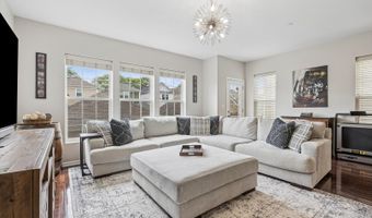 33 N Lincoln Ln, Arlington Heights, IL 60004