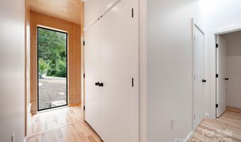 7 Haith Dr, Asheville, NC 28801