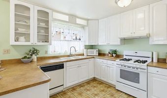 9832 Estrella Dr, Spring Valley, CA 91977