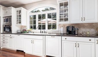 25 Westfield Dr, East Greenwich, RI 02818