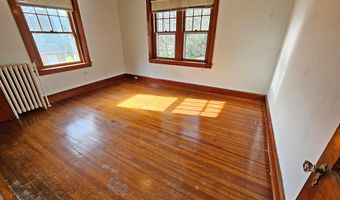 320 S 9TH St, Akron, PA 17501