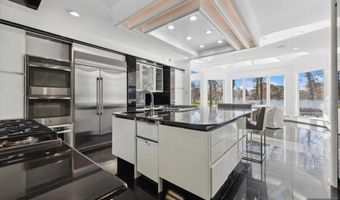 23 Rio Vista Dr, Alpine, NJ 07620