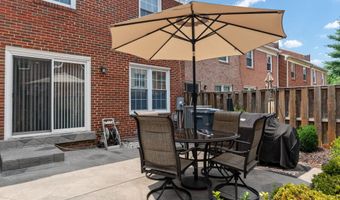 2504 WINDBREAK Dr, Alexandria, VA 22306