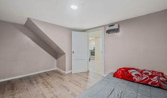 26 Smith St, Amityville, NY 11701