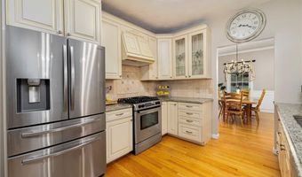212 Orchard Woods Dr, North Kingstown, RI 02874