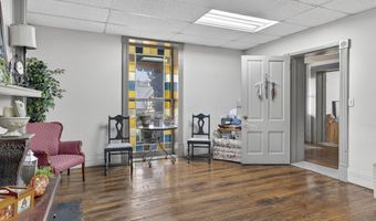 302 SW Front St, Abingdon, VA 24210