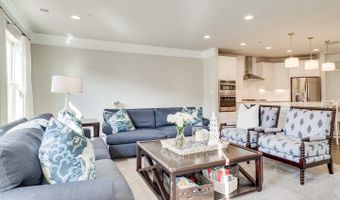1318 S QUINN St, Arlington, VA 22204