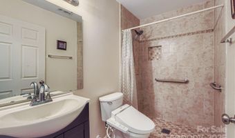 1305 Lauren Village Dr, Charlotte, NC 28213
