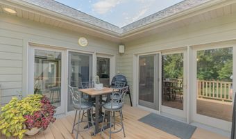 932 Emerald Pines Dr, Arnolds Park, IA 51331