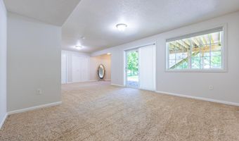 2321 Sundown Dr, Ames, IA 50014