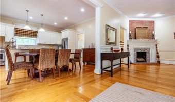 7 Gibson Ave, Narragansett, RI 02882