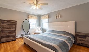 14 Wenscott Ln, North Providence, RI 02904