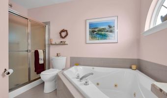 18 Peaksail Dr, Bayville, NJ 08721