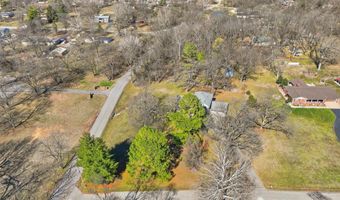 916 E 27th St, Baxter Springs, KS 66713