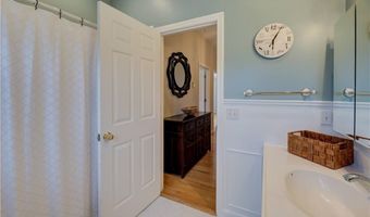 38 Highland Ave, Barrington, RI 02806