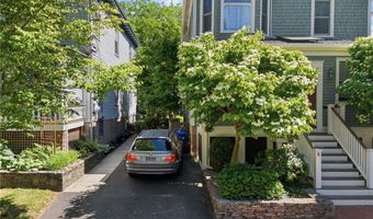 6 Brooks Ave, Newport, RI 02840