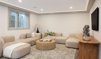 157 Ellery Ave, Middletown, RI 02842