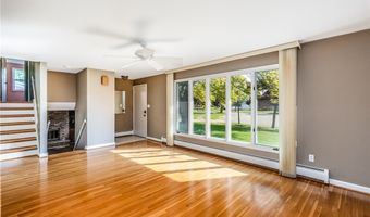 24 Glenbourne Ct, Amherst, NY 14221