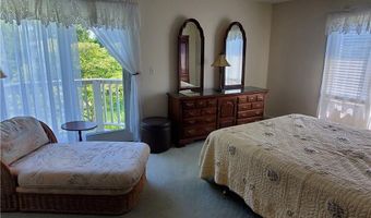 15 Hammersmith Rd 33, Newport, RI 02840