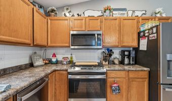 40511 N Minena St, Antioch, IL 60002