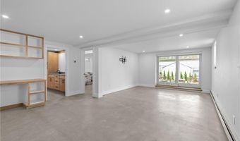 76 Warren Ave, Middletown, RI 02842