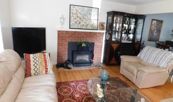 8 Tilden Rd, Danbury, CT 06810