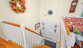 82 Hope Rd, Cranston, RI 02921