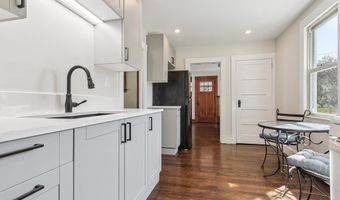 91 Grove St, Clinton, CT 06413