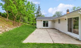 8 Laurel Dr, Brookfield, CT 06804