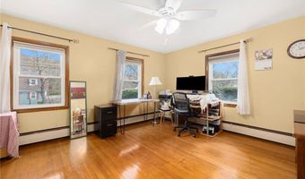 9 Valley Dr, Bristol, RI 02809
