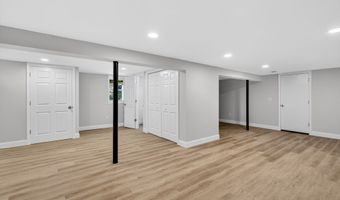41 Piscitello Dr, Branford, CT 06405