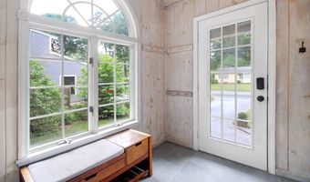 67 Seminole Rd, Acton, MA 01720