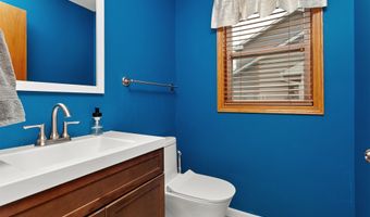 1003 10th Ave SE, Altoona, IA 50009