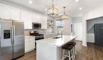 5010 Garden Grove Ln, Delhi, OH 45238