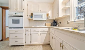 8 Pine Acres Rd, Amherst, NH 03031