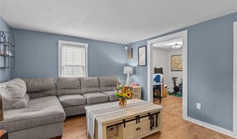 40 Glen St, East Providence, RI 02915