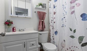 237 Valleyoak Ct, Ballwin, MO 63021