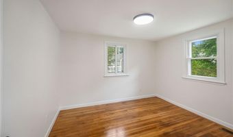 28 Wesleyan Ave, Warwick, RI 02886