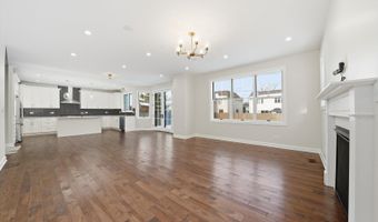 926 E Crest Ave, Addison, IL 60101