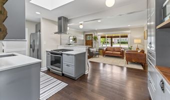 90 E White Oak St, Arlington Heights, IL 60005