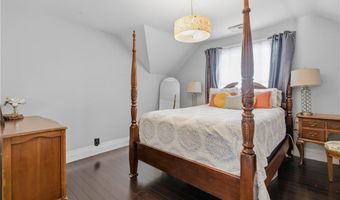 26 Oakland Ave, Cranston, RI 02910