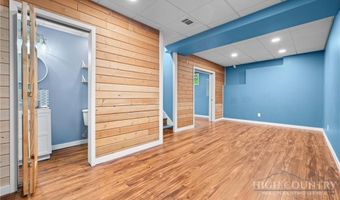830 W Tweetsie Ln, Banner Elk, NC 28604