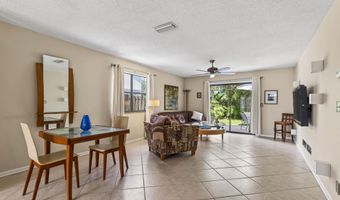 186 PINE St, Atlantic Beach, FL 32233