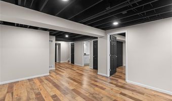 178 Cascade Circle Dr, Ballwin, MO 63021