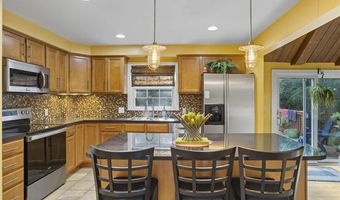 53 School St, Johnston, RI 02919