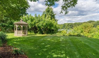 51 River Front Dr 3, Manchester, NH 03102