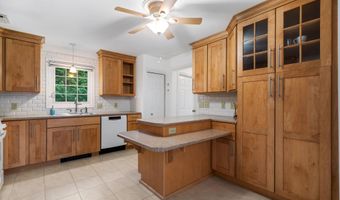 8 Chesterfield Dr, Concord, NH 03301