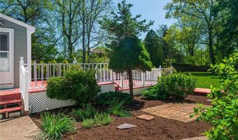 33 Wilbur Rd, Lincoln, RI 02865